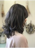 ふんわりスタイルにクールなブルーアッシュ