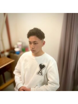 シェアサロン 博多 くせ毛に似合う・ツイストパーマ＆フェード スパイキーショート