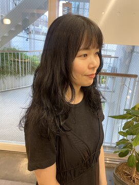 カサネ(casane) 癖を活かすスタイル、暗髪ヘア