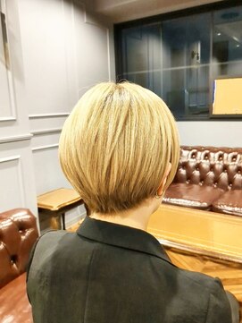 サロンドエー(SALON DE A) 明るめミニボブ◎