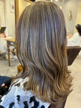 レイリー(LAiLy) 明るめベージュ系ハイライト