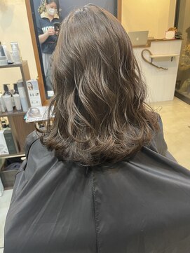 フラッパー(FLAPPER) ソフトグレージュカラー20代30代40代50代60代 おすすめスタイル