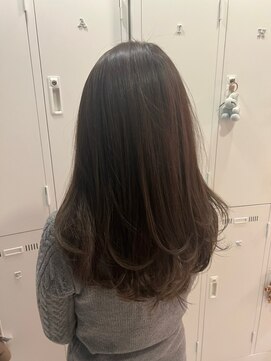 ネウィ 川崎(newi) 丸型卵形韓国風顔まわりエアリーロング美髪ピンクブラウン川崎