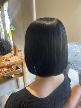 スーリール 伊都店(Sourire) ボブ　切りっぱなし　ブルーブラック