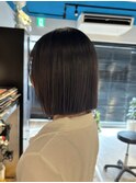 切りっぱなしあご下ボブ