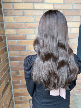 トゥーリ 藤崎店(tuuli) 高畠弘輝、艶髪ストレート、ペールベージュ