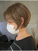 ショートカットショートボブミルクティーベージュカラー前髪あり