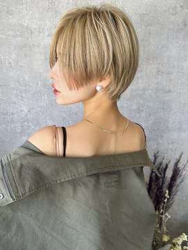 ミコ(mico.) ハイトーン×ショート