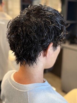 フランクスバーバー アンド ビアークラブ(FRANK'S BARBER and BEER CLUB) 刈り上げセンターパート/フェザーパーマ/サーフカール/有楽町