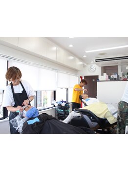 髪のお手入れはもちろん、ひげや眉のお手入れもトータルでプロにお任せ◇清潔感溢れる印象へ…。