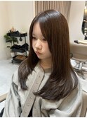 レイヤーカット×オリーブベージュ