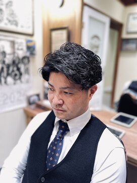 フォーコーナーズ(Four Corners) 大人スキンフェードツーブロック刈り上げマンバン30代40代