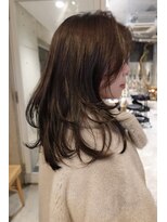 ヒュエ 表参道(Hue) オリーブカラーミディアムレイヤーカット._.