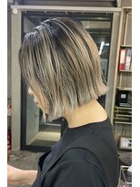 ザ デイ(THE DAY)&nbsp;バレイヤージュカラー/切りっぱなしボブ