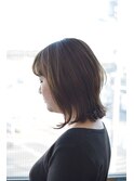 グレージュと外ハネレイヤーボブ
