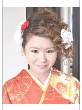 エンドレスウィズユー(ENDLESS WITH YOU) 編みこみを活かしたアップスタイル