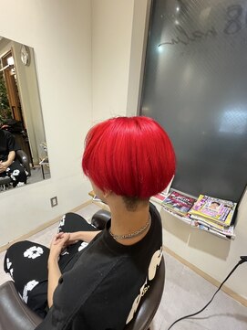ハチマルハチ ナル 登戸店(808 nalu) レッドカラー/刈り上げショート/ブリーチデザイン