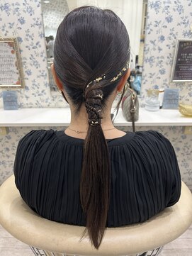 サクララ(Sakura la) タイトローポニー／結婚式お呼ばれヘア/参列ヘア/二次会ヘア