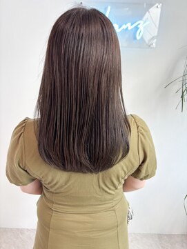 グランツ(GLANZ) アッシュベージュ×顔まわりレイヤー