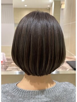 クララ ヒロシマ(CLALA Hiroshima) ミディボブスタイル×透明感カラーオリーブグレージュ