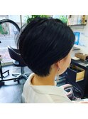 カッコ可愛い!耳掛けハンサムショートヘアー