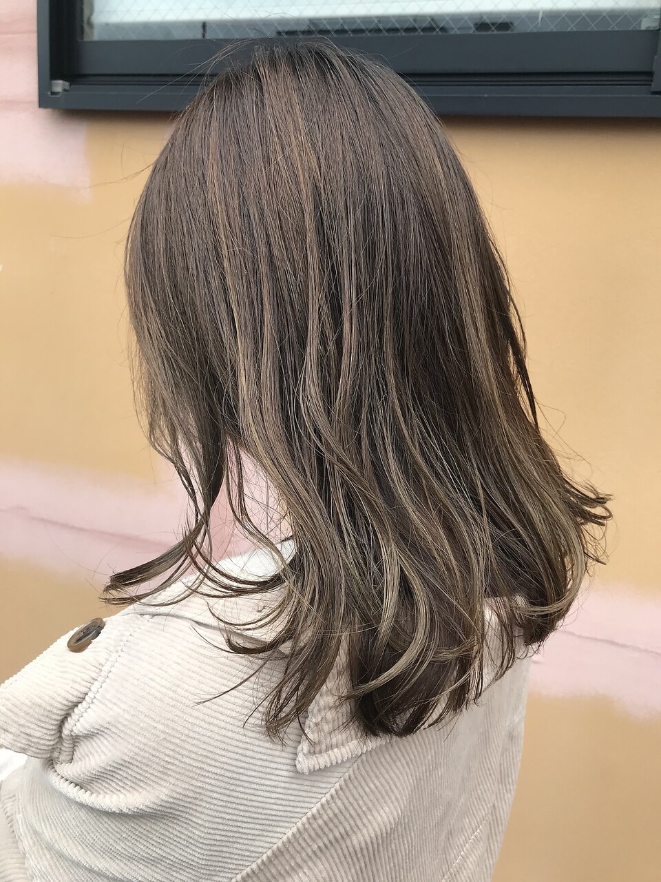 ハイライトカラー：L048588102｜ハニーリップスのヘアスタイル