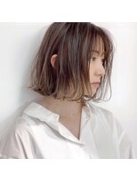 サイズ(cyez)&nbsp;透明感のあるミルクティーベージュのボブ