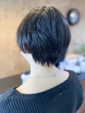 アークスヘアー 暗髪小顔ハンサムショート☆ラメラメトリートメント