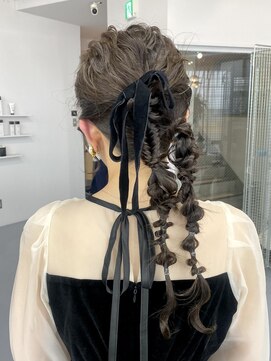 カシェル(cashel) お呼ばれスタイル ヘアアレンジ ツインポニー