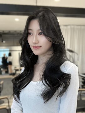 アイヴィ 表参道(IVY) 韓国風巻き レイヤーカット ロングヘア 透明感カラー 小顔ヘア