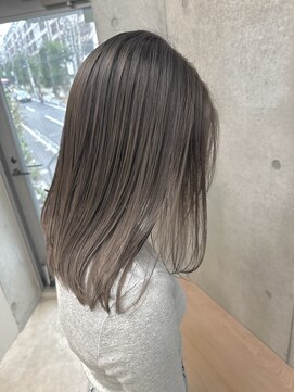 エウペ 渋谷(WEUPE) 斜めバング/グレージュカラー/デザインカラー/シルキーベージュ