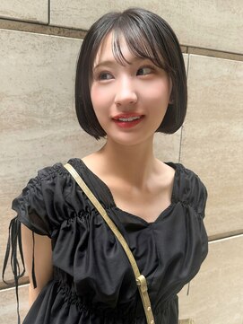 ヴィヴィ(VIVIE) 大人可愛い小顔艶髪ひし形くびれヘアグレージュ切りっぱなしボブ
