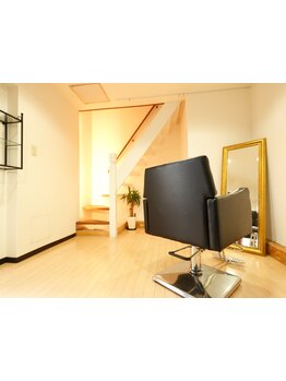 周りを気にせずにゆったり過ごせる空間♪丁寧な接客と高い技術で、あなたのなりたいを叶えてくれる！