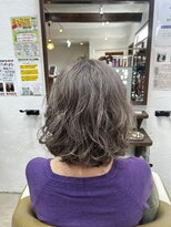 ポム(Pom)&nbsp;透明感のあるグレージュ系カラー