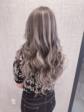 ラニシス ヘアー(Lanisis Hair) シルバーハイライトスタイル