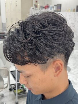 シーン(scene) フェザーパーマ×センターパート×black