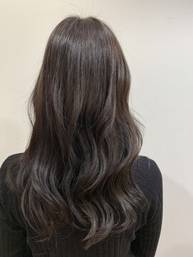 エイト(eight) 艶感と透け感あるベージュ