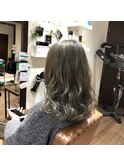 アッシュグレージュミディアムヘア