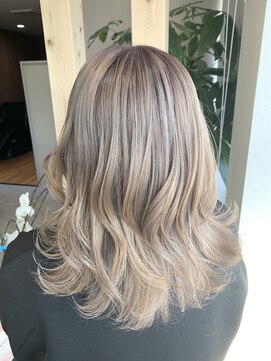 レガーロ(Re:galo) ダブルカラー×ホワイトベージュ【桶川駅/Aujua】