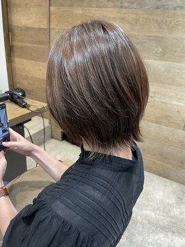 ビヨウシツ ポスタ ショートウルフ