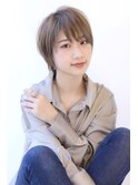 ローライトアッシュブラウン大人かわいい小顔ワンサイドショート