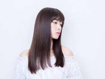 コム(com by neolive)の写真/自社開発＜Nina美髪トリートメント＞毛先のパサつきを抑えてボリュームダウン♪シルクのようなうるツヤ髪に