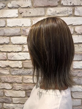 ベラ(Bella) ミディアムボブ ハイライト