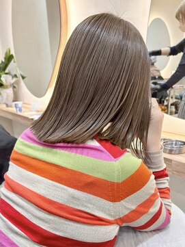 ヒビヲ(HIBIO) 横浜タッセルボブ切りっぱなしボブ外ハネボブ長めボブレイヤー