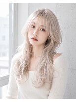 エリス ナンバ(Eliss Namba)&nbsp;ホワイトブロンド×レイヤーカット