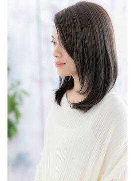 ヘアアンドビューティー ミック(Hair & Beauty miq) かきあげバングが大人かわいい黒髪・重軽・ストレート