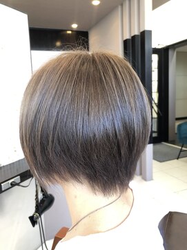 ビビットクアトロ 蓮田店(vivid QUATTRO) アッシュグレー