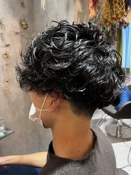 お花と犬と美容室 波巻きマッシュ