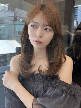 フォンズ(FONS) レイヤーカットワンカールヘア　まわりカット　大人ガーリー