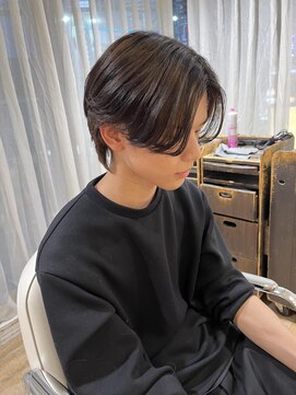 ネオリーブ チロル 横浜西口店(Neolive CiroL.) ナチュラルセンターパート　メンズカット